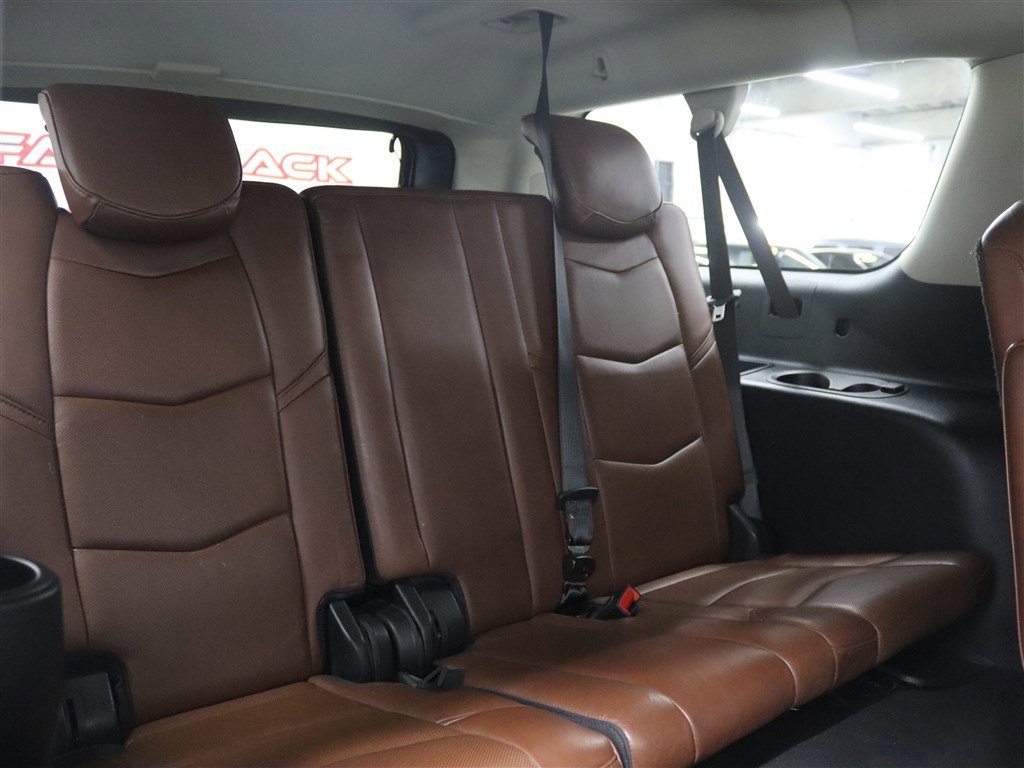 Used 2020 Cadillac Escalade ESV Luxury w/ LPO, Radiant Package AWD/4WD image 21
