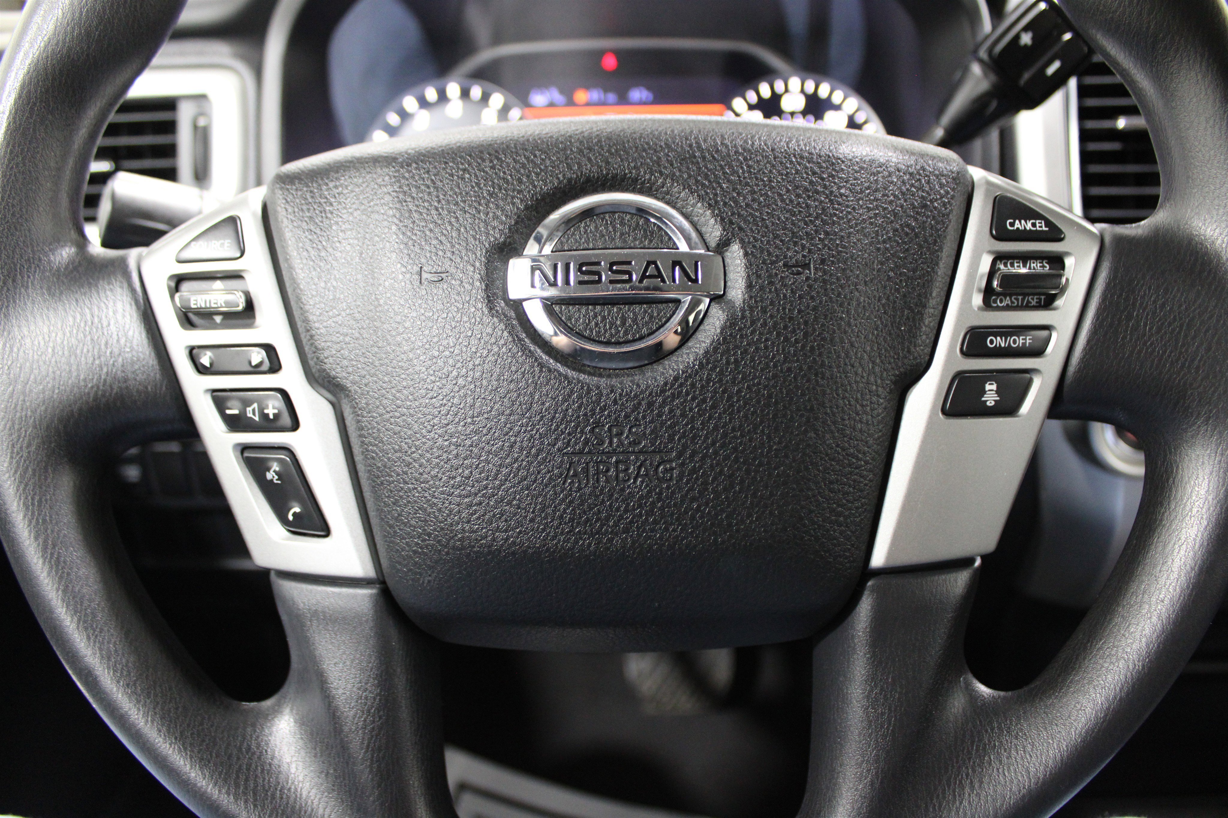 Used 2021 Nissan Titan SV image 8