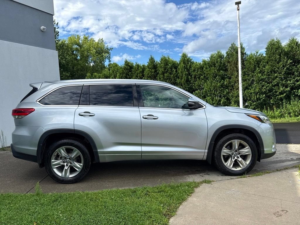 Used 2018 Toyota Highlander Limited AWD/4WD image 2