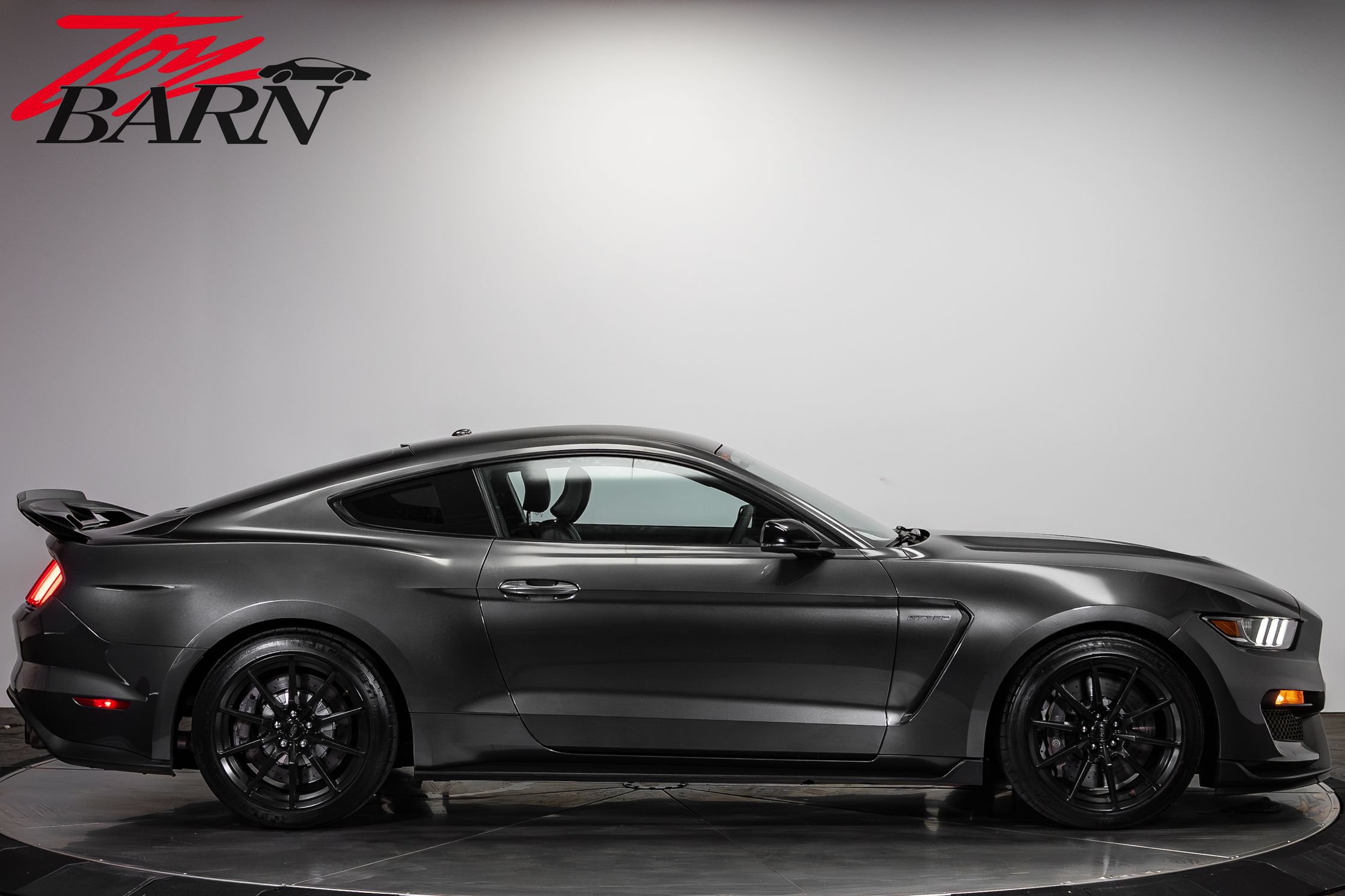 Used 2016 Ford Mustang Shelby GT350 w/ Technology Package RWD image 6