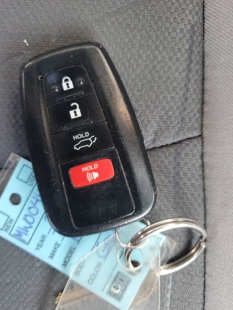 Used 2021 Toyota RAV4 XLE image 35