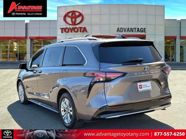 Used 2022 Toyota Sienna Platinum image 10