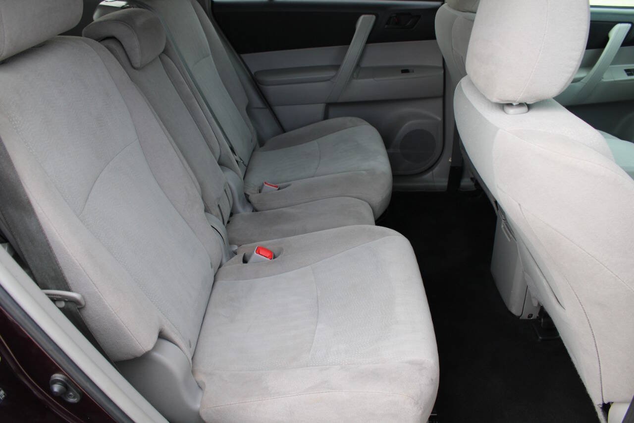 Used 2013 Toyota Highlander 4WD w/ Cold Weather Pkg image 6