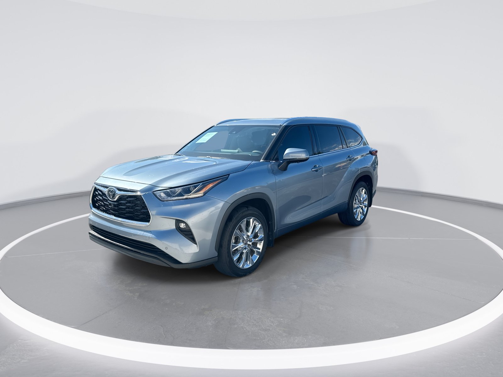 Used 2024 Toyota Highlander Limited FWD image 5