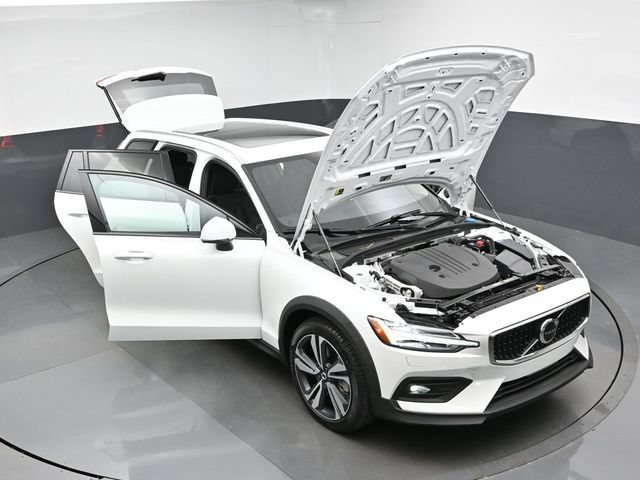 New 2026 Volvo V60 B5 Cross Country Plus w/ Climate Package AWD/4WD image 49