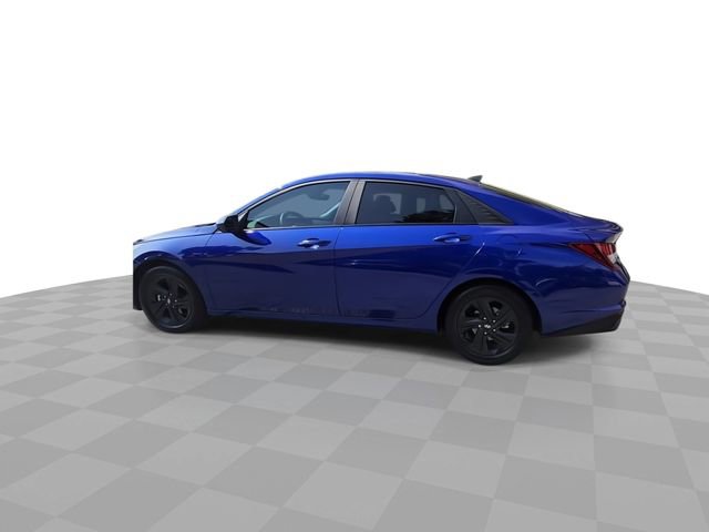 Used 2023 Hyundai Elantra SEL w/ Cargo Package FWD image 6