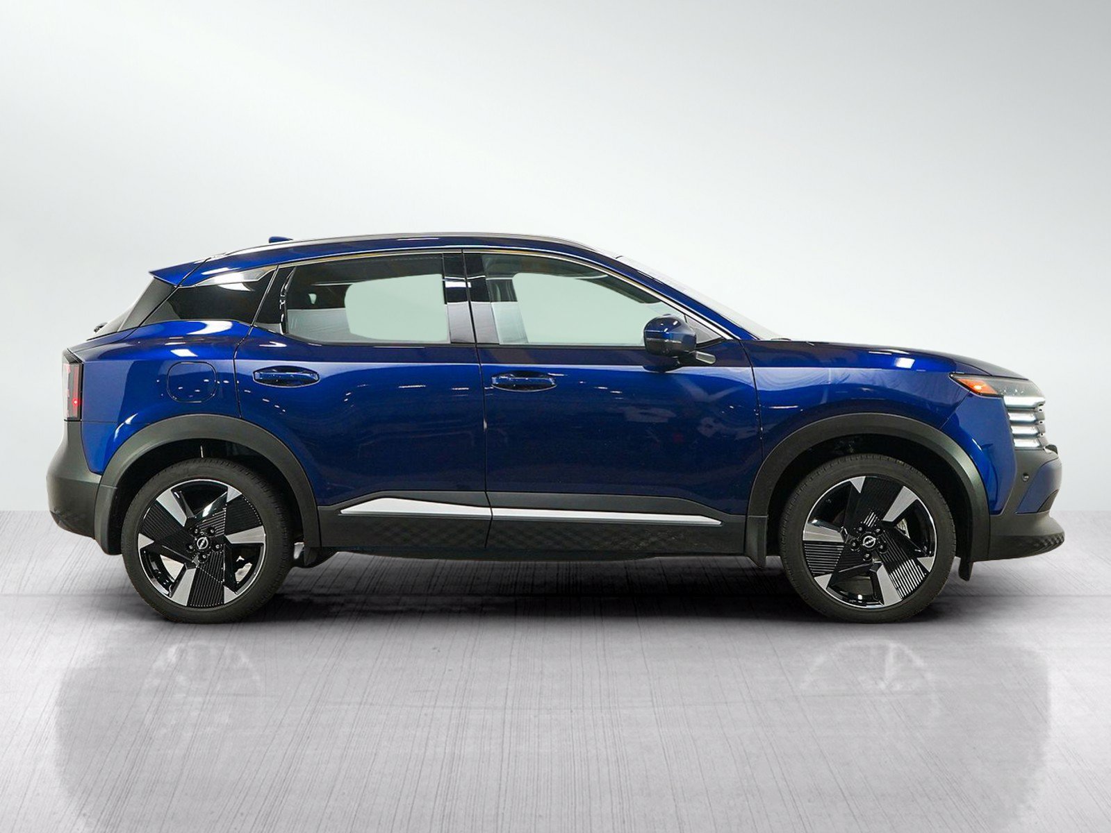 Used 2025 Nissan Kicks SR AWD/4WD image 7