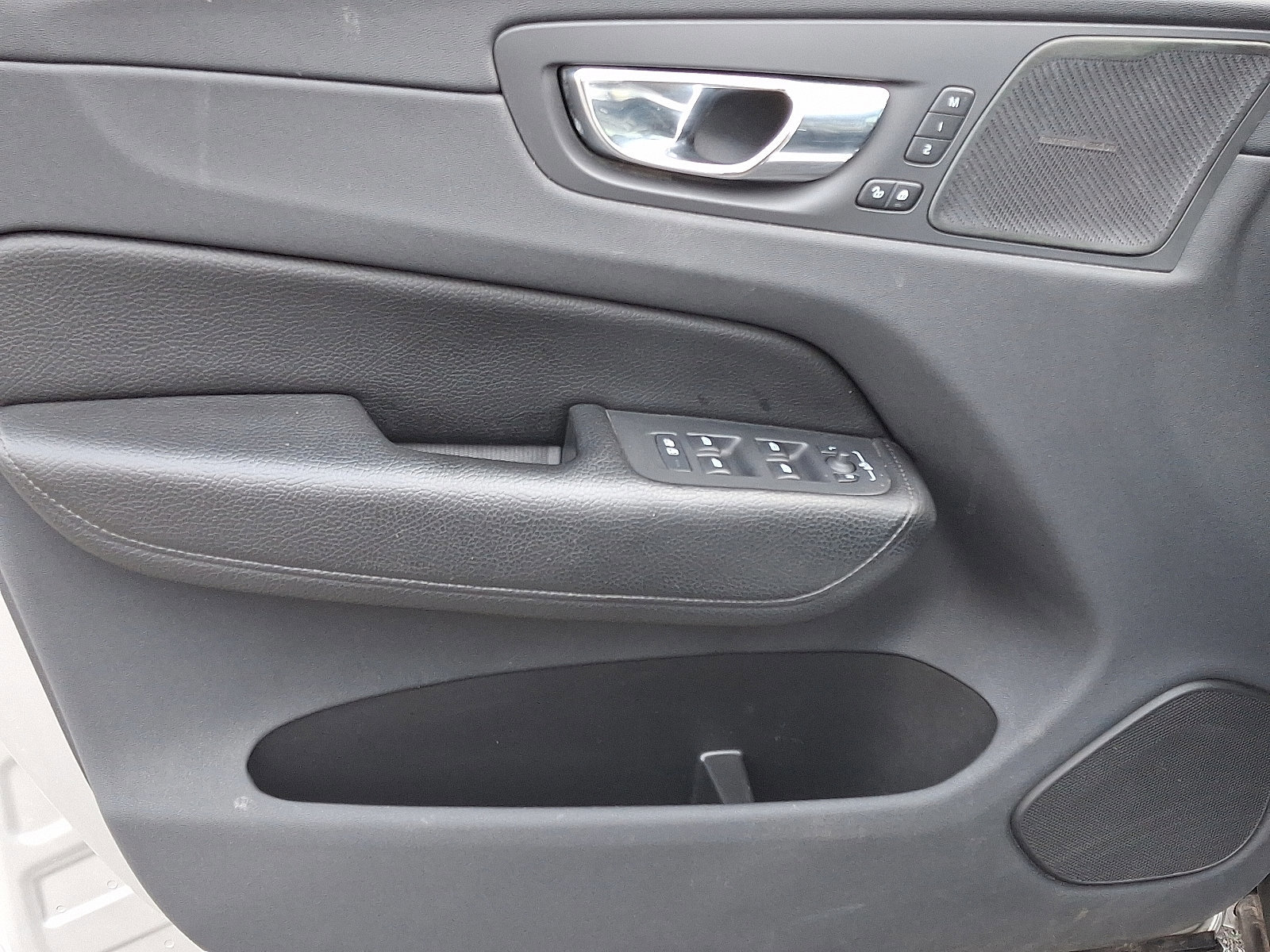 Used 2019 Volvo XC60 T5 Inscription w/ Protection Package Premier image 12