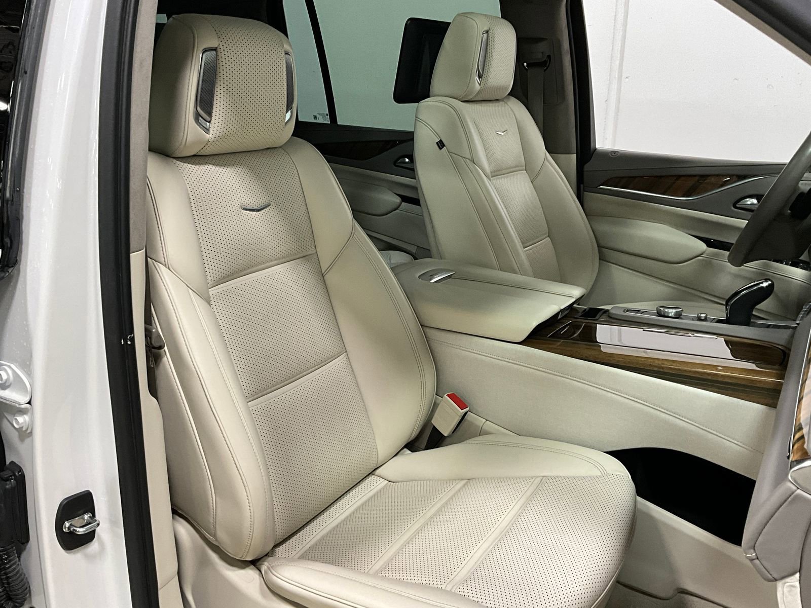 Used 2021 Cadillac Escalade ESV Sport Platinum w/ Heavy-Duty Trailer Package AWD/4WD image 9