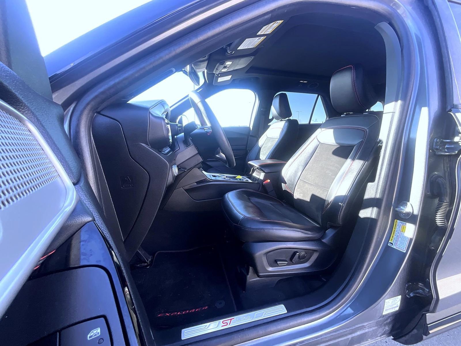 Used 2023 Ford Explorer ST-Line w/ Class IV Trailer Tow Package image 10