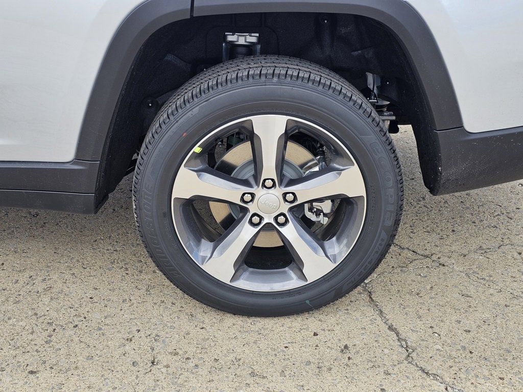 New 2025 Jeep Grand Cherokee L Limited w/ Luxury Tech Group II image 10
