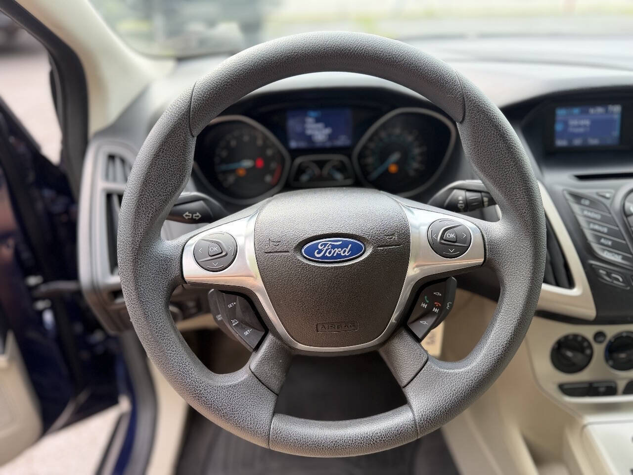 Used 2012 Ford Focus SE FWD image 13