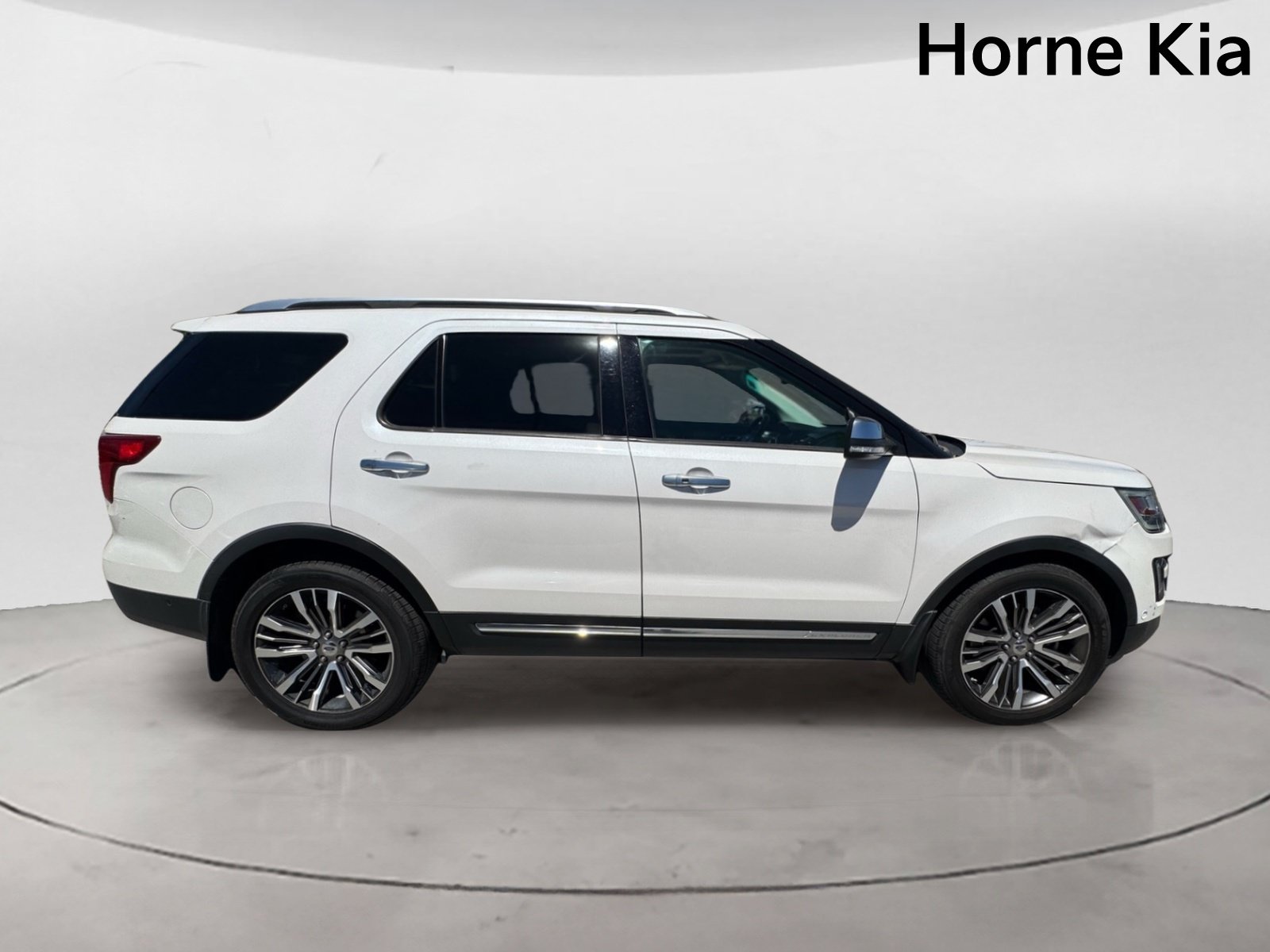Used 2017 Ford Explorer Platinum AWD/4WD image 3