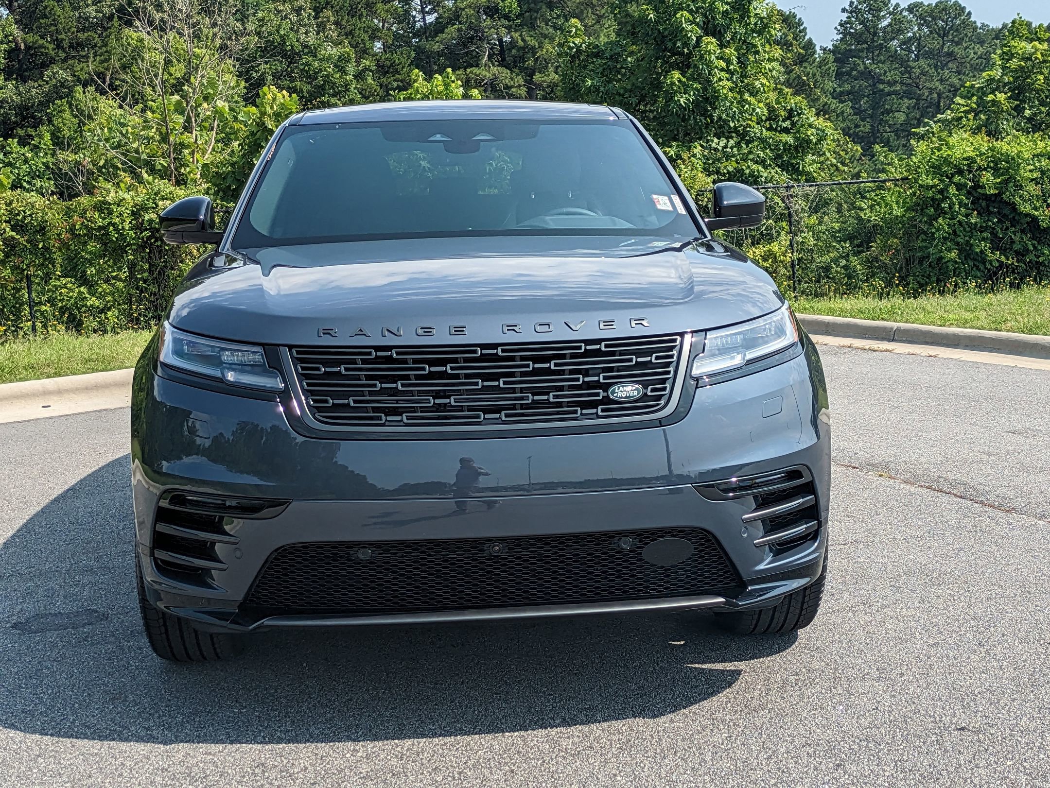 New 2026 Land Rover Range Rover Velar Dynamic SE image 3
