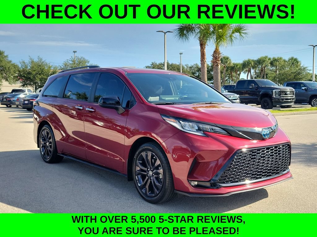 Used 2025 Toyota Sienna XSE FWD image 3