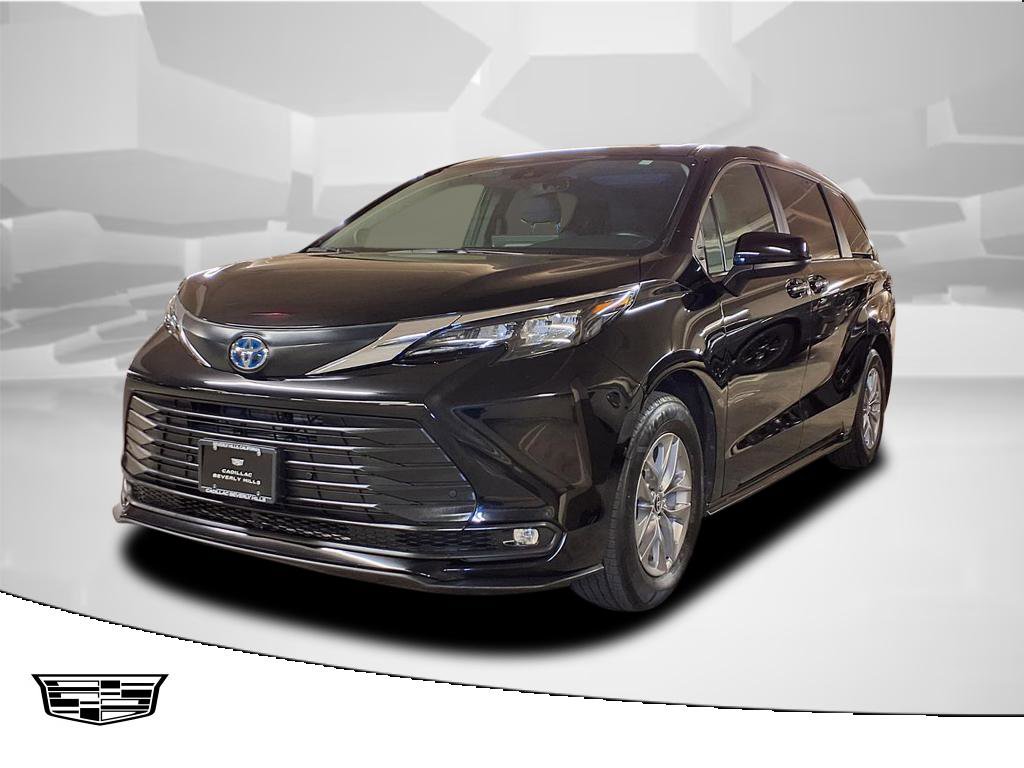 Used 2025 Toyota Sienna XLE
