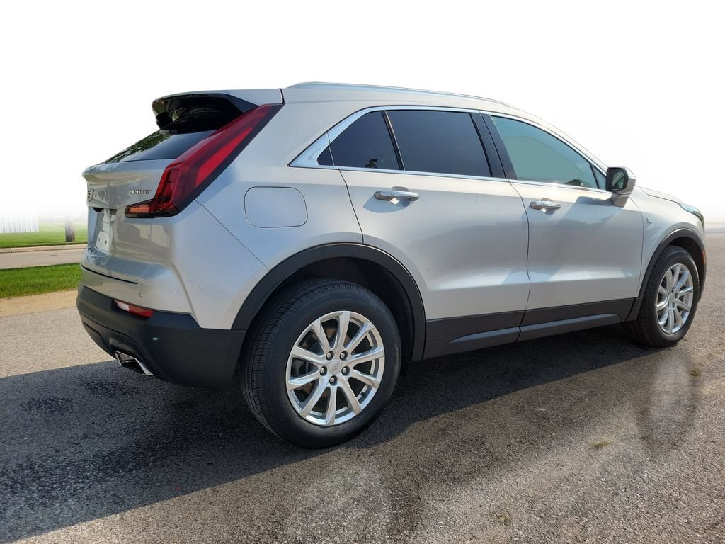 Certified 2022 Cadillac XT4 Luxury w/ Cold Weather Package FWD image 4
