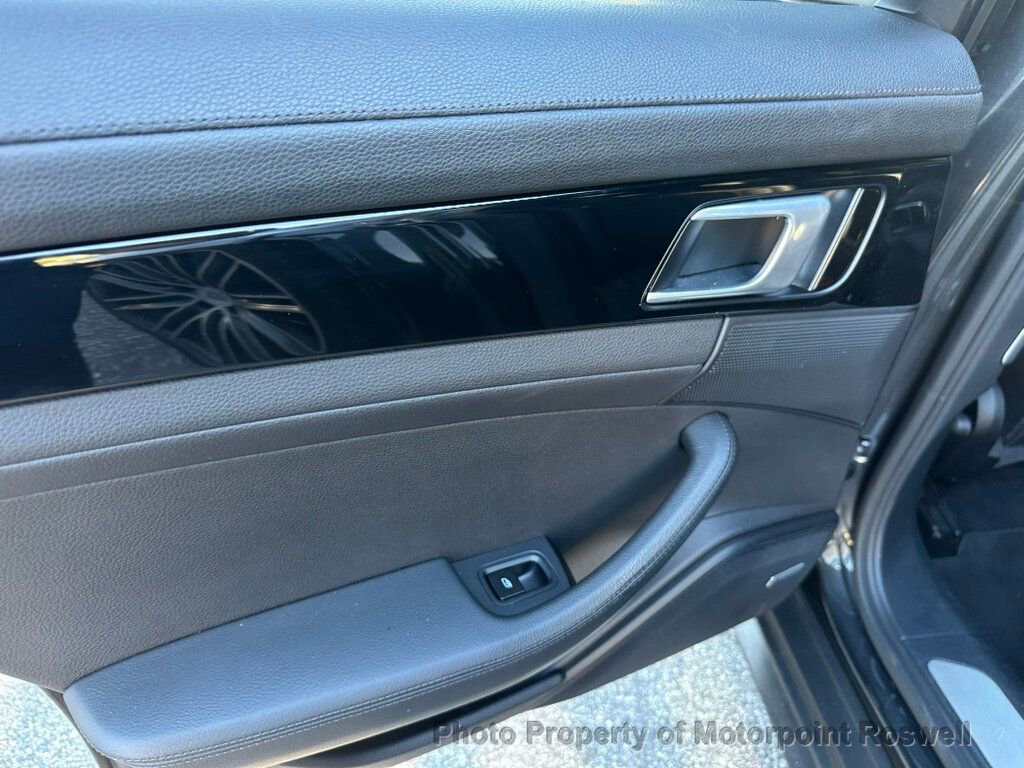 Used 2020 Porsche Panamera image 17