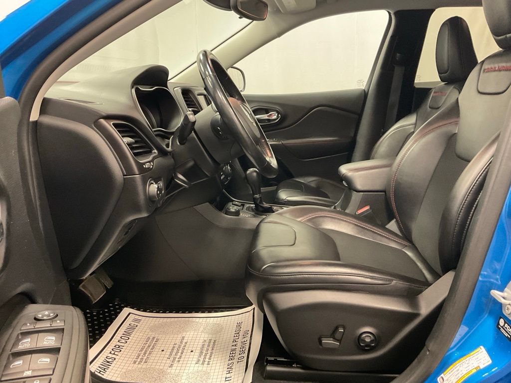Used 2021 Jeep Cherokee Trailhawk AWD/4WD image 13