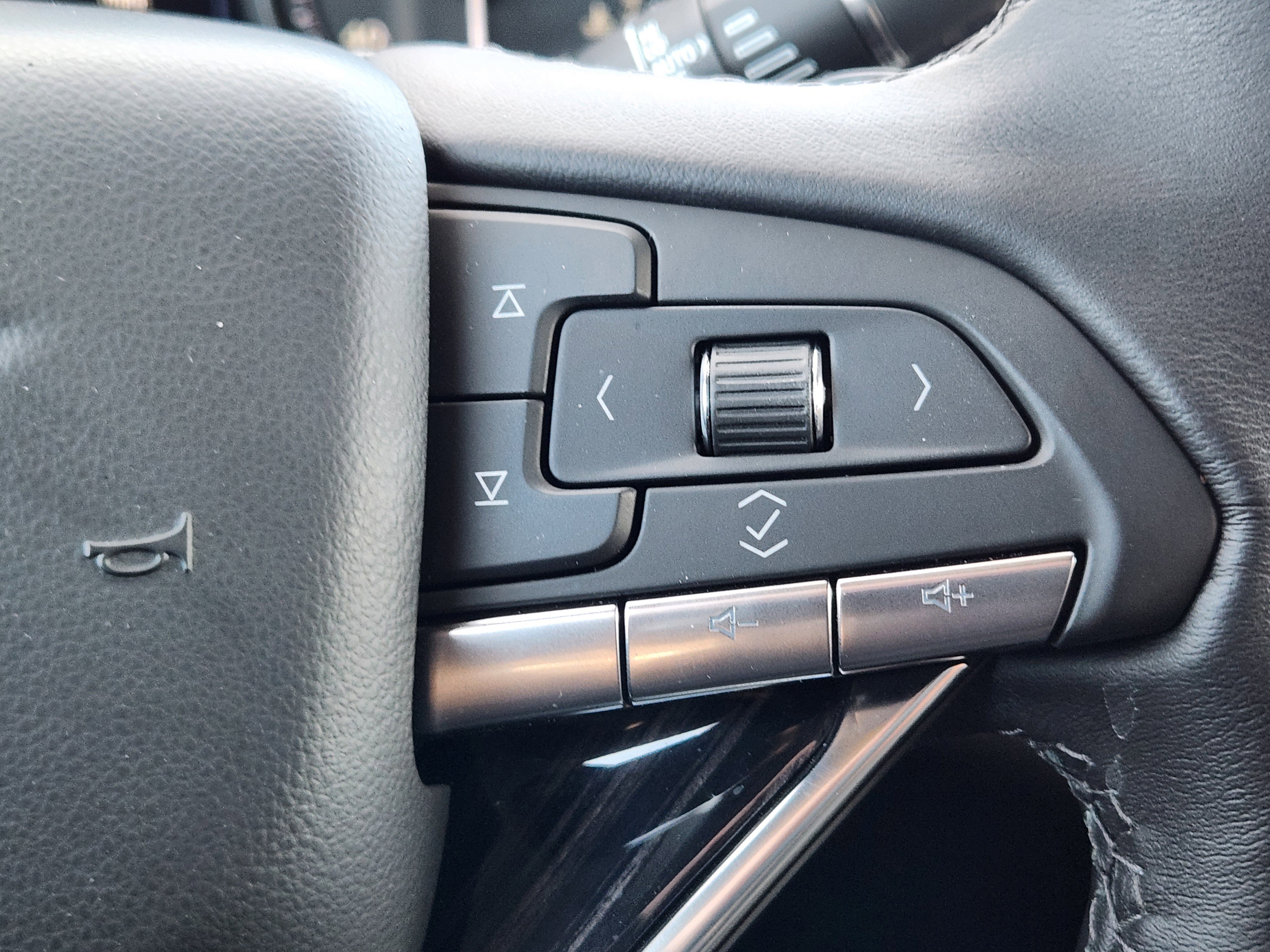 Used 2025 Cadillac XT6 Premium Luxury w/ Technology Package image 31