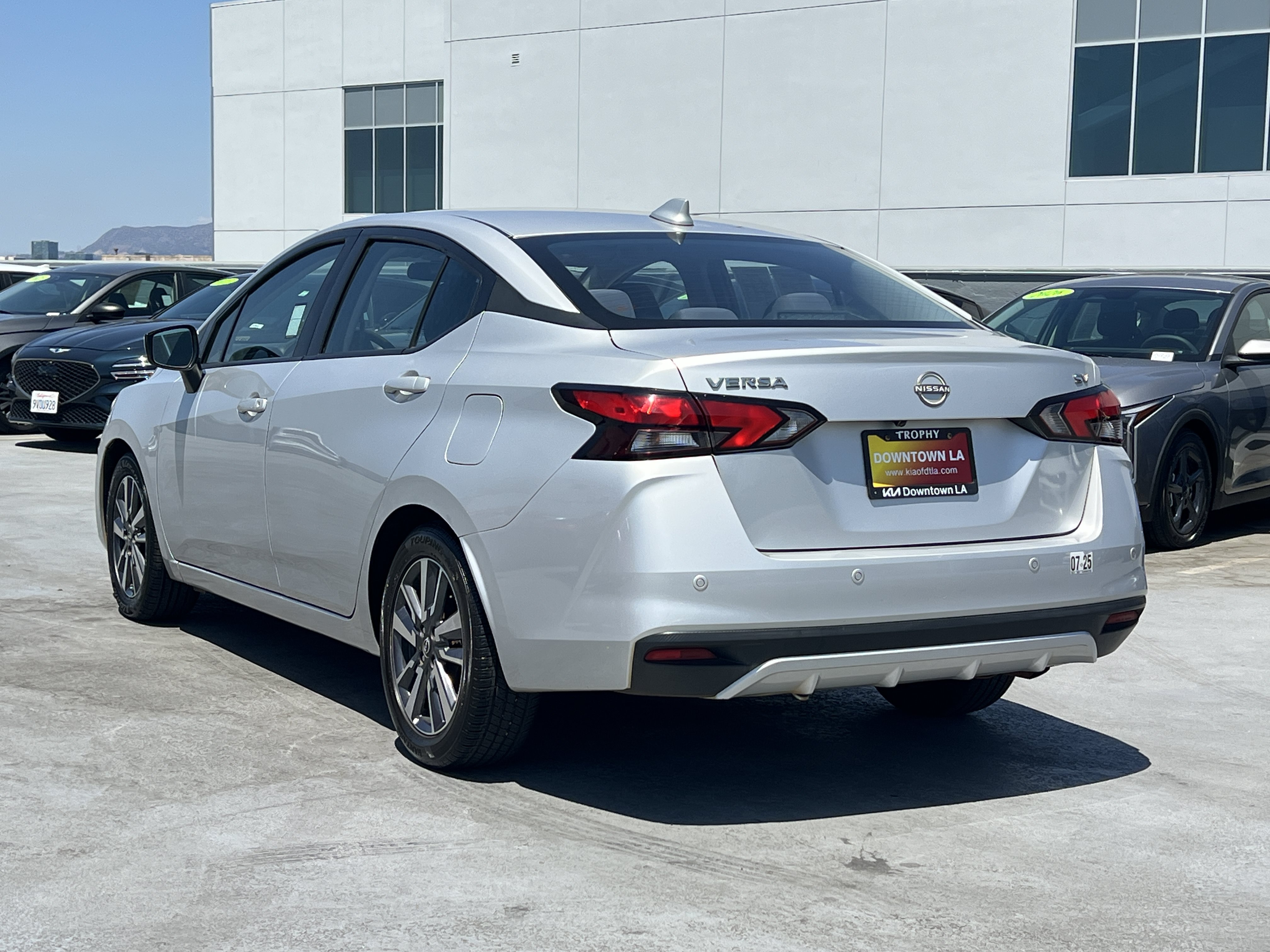 Used 2023 Nissan Versa SV FWD image 4