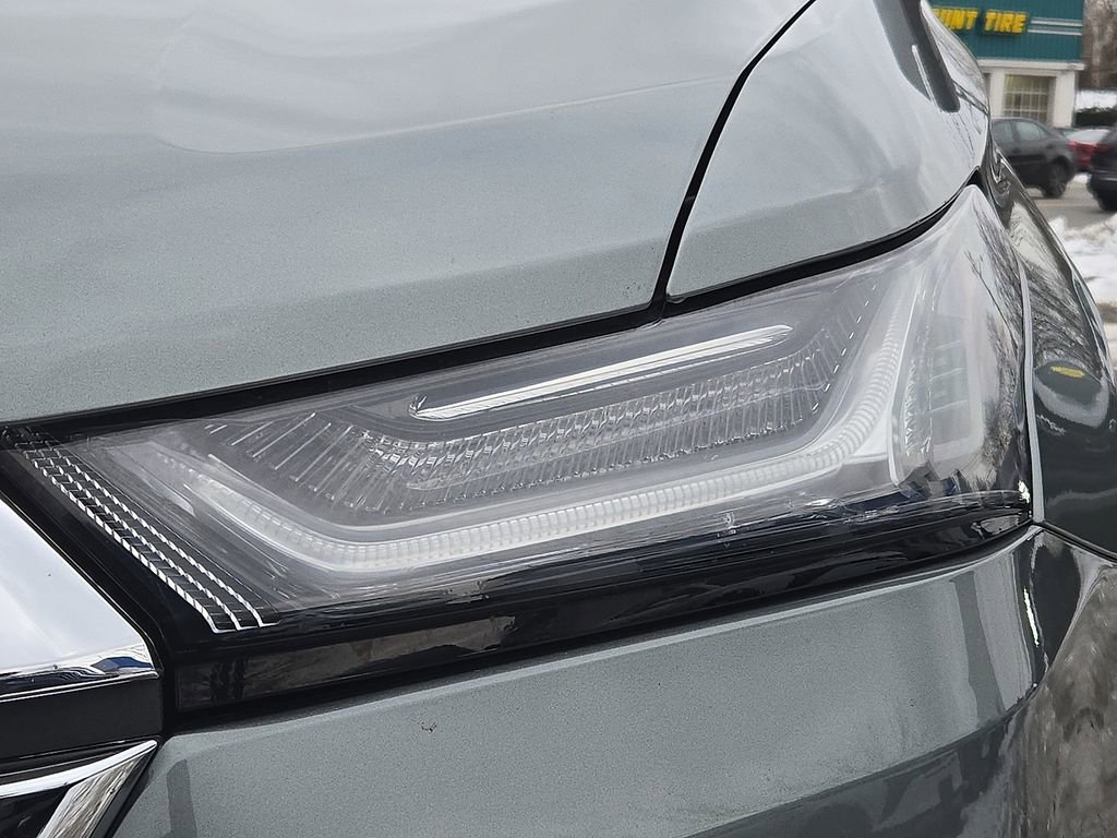 Used 2023 Chevrolet Traverse LT image 13