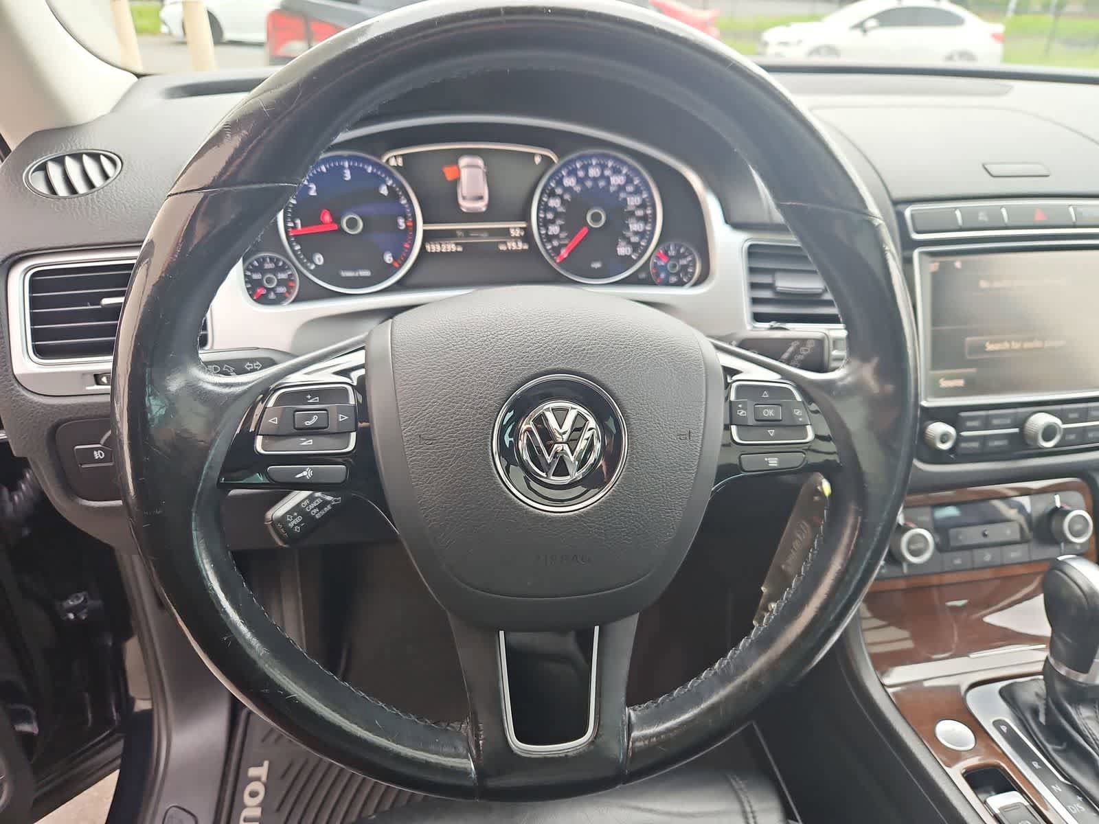 Used 2015 Volkswagen Touareg TDI AWD/4WD image 23