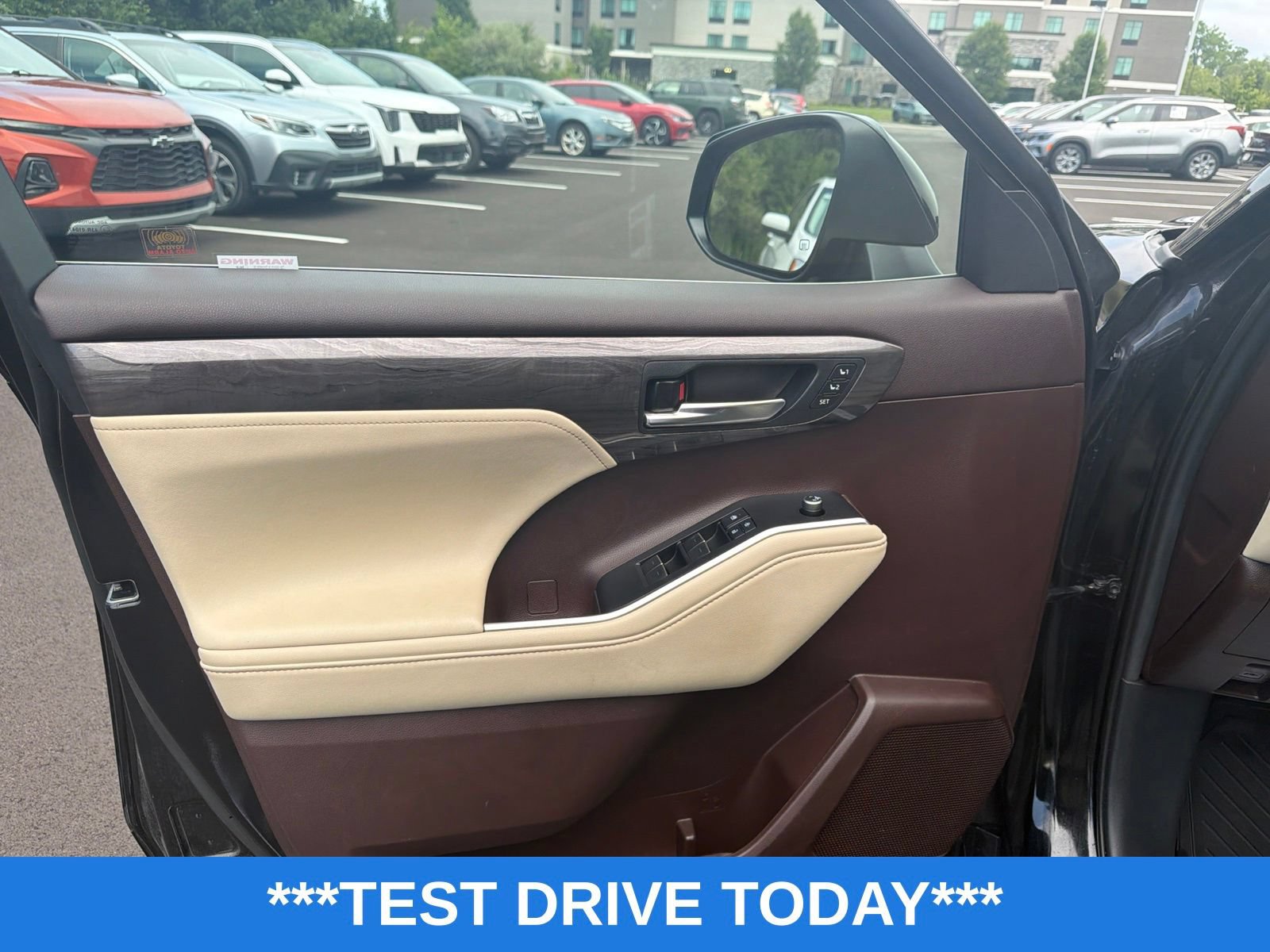 Used 2020 Toyota Highlander Limited AWD/4WD image 12