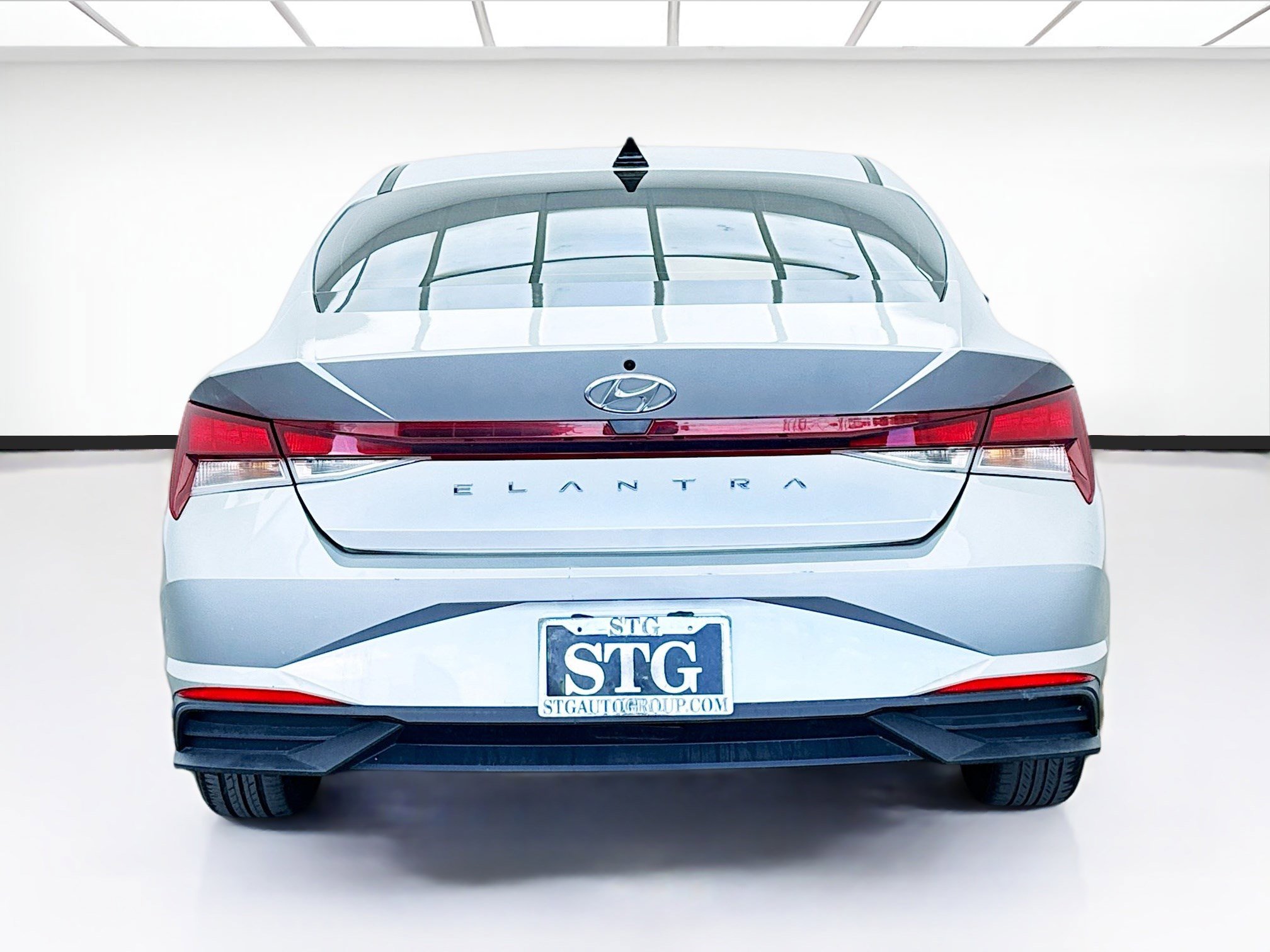 Used 2022 Hyundai Elantra SE image 5