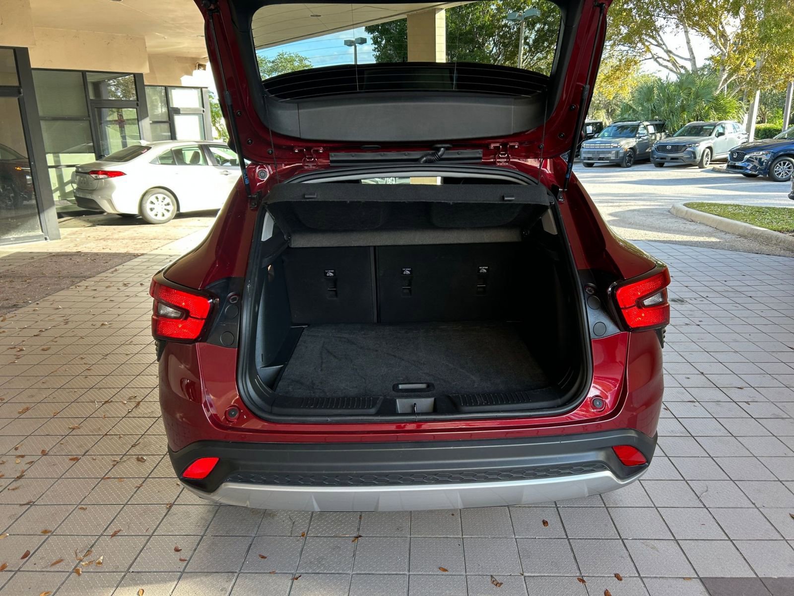 Used 2025 Chevrolet Trax LT w/ LT Convenience Package image 24