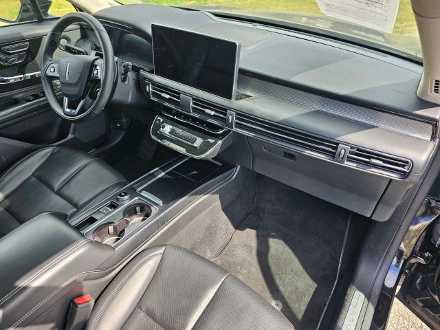 Used 2024 Lincoln Corsair AWD w/ Equipment Group 102A image 11