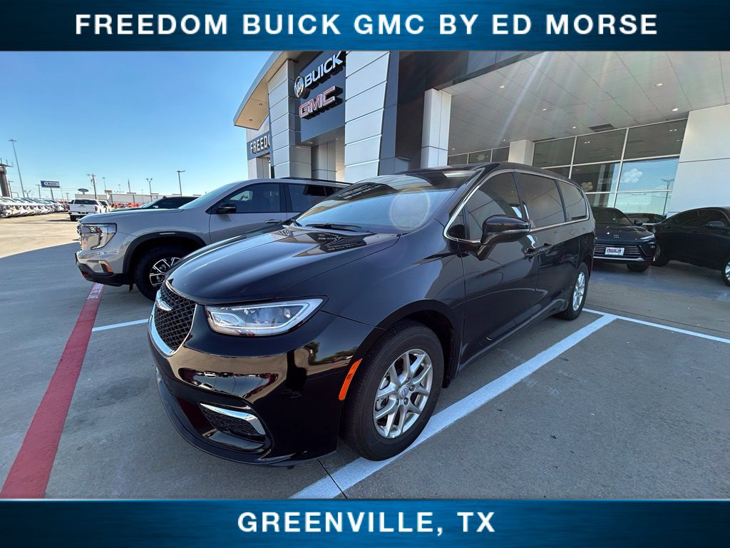 Used 2026 Chrysler Pacifica Select