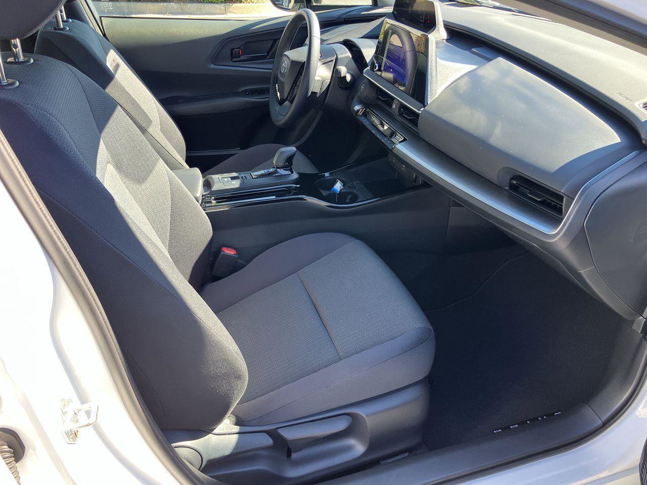 Certified 2025 Toyota Prius LE image 32