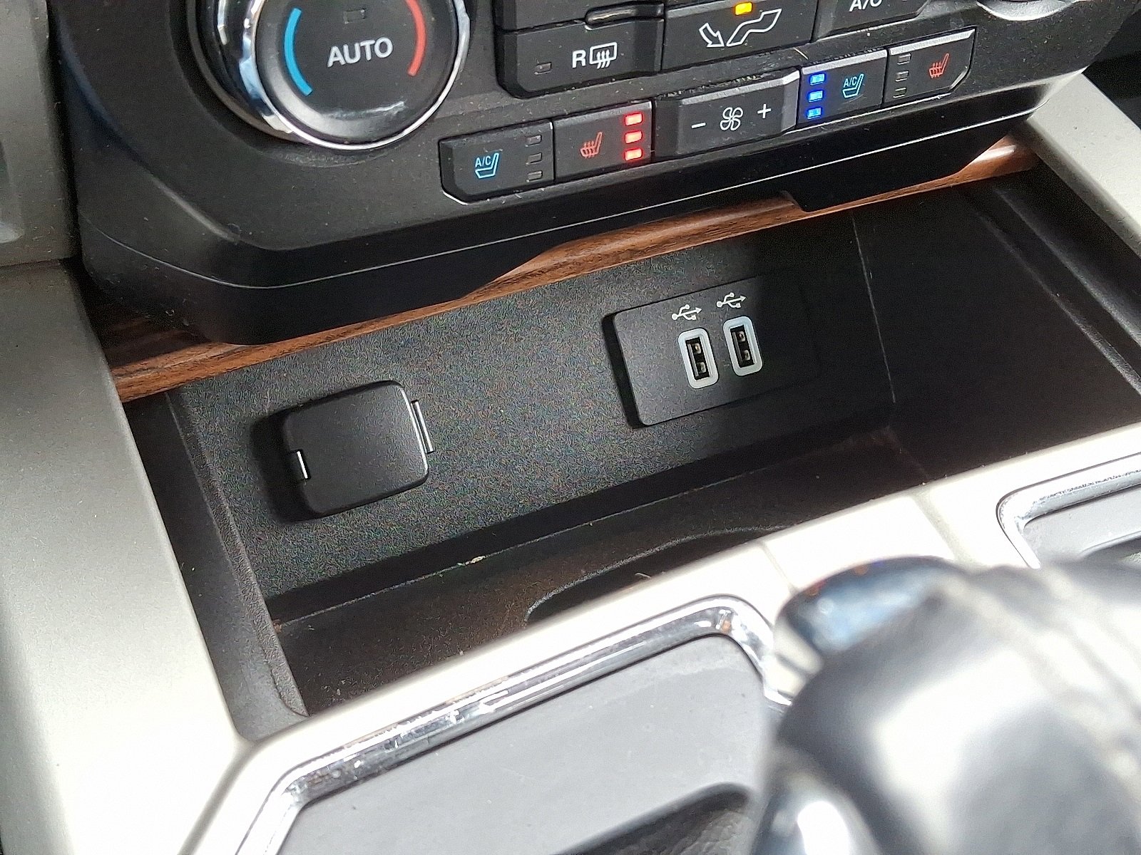 Used 2016 Ford F150 Lariat w/ Equipment Group 501A Mid image 25