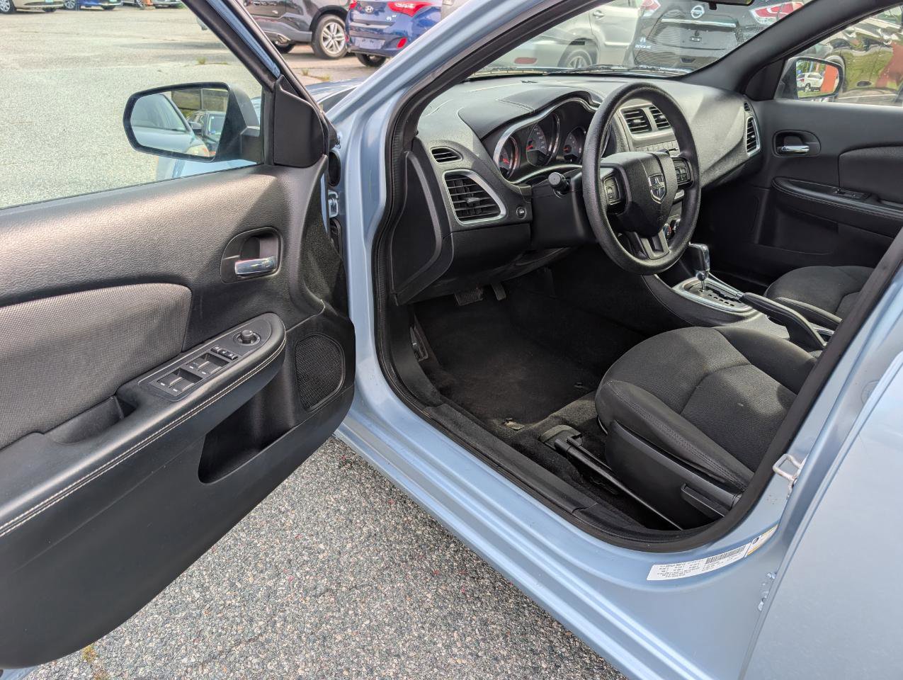 Used 2013 Dodge Avenger SE FWD image 10