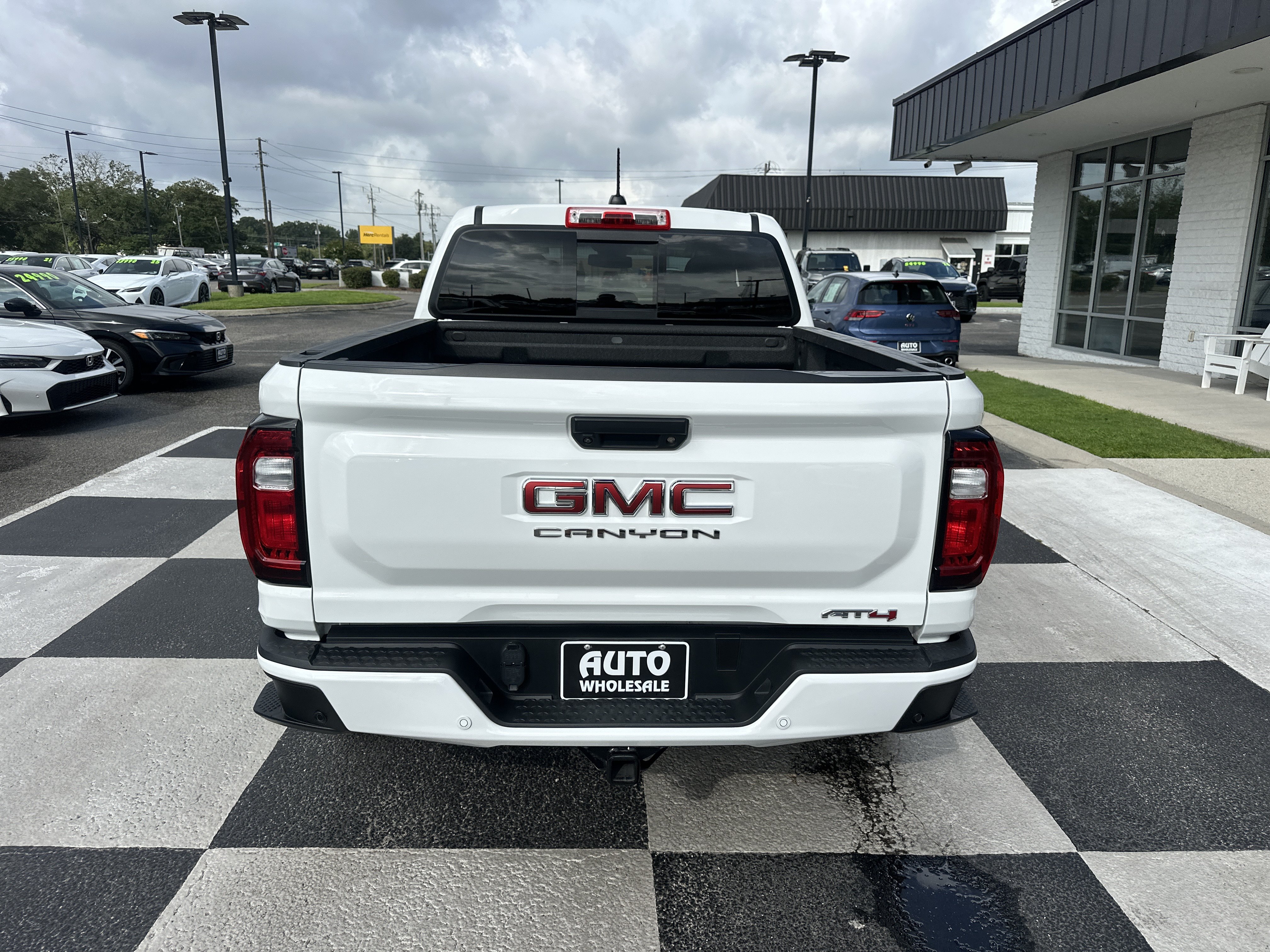 Used 2024 GMC Canyon AT4 w/ AT4 Premium Package AWD/4WD image 4