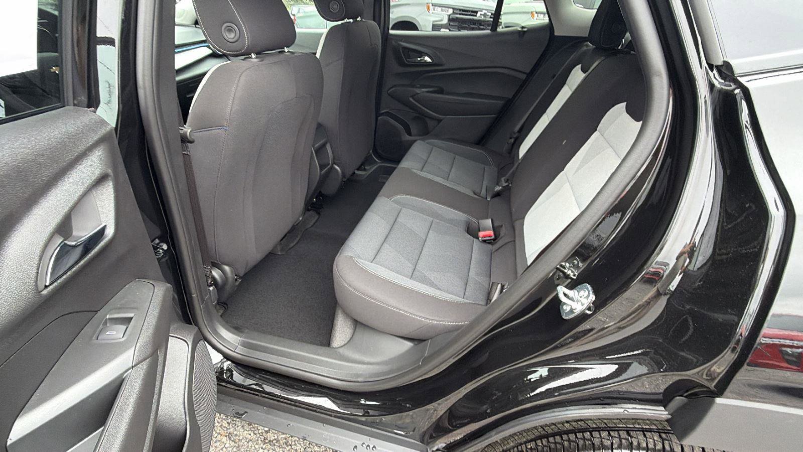 New 2026 Chevrolet Trax LS w/ LS Convenience Package FWD image 16