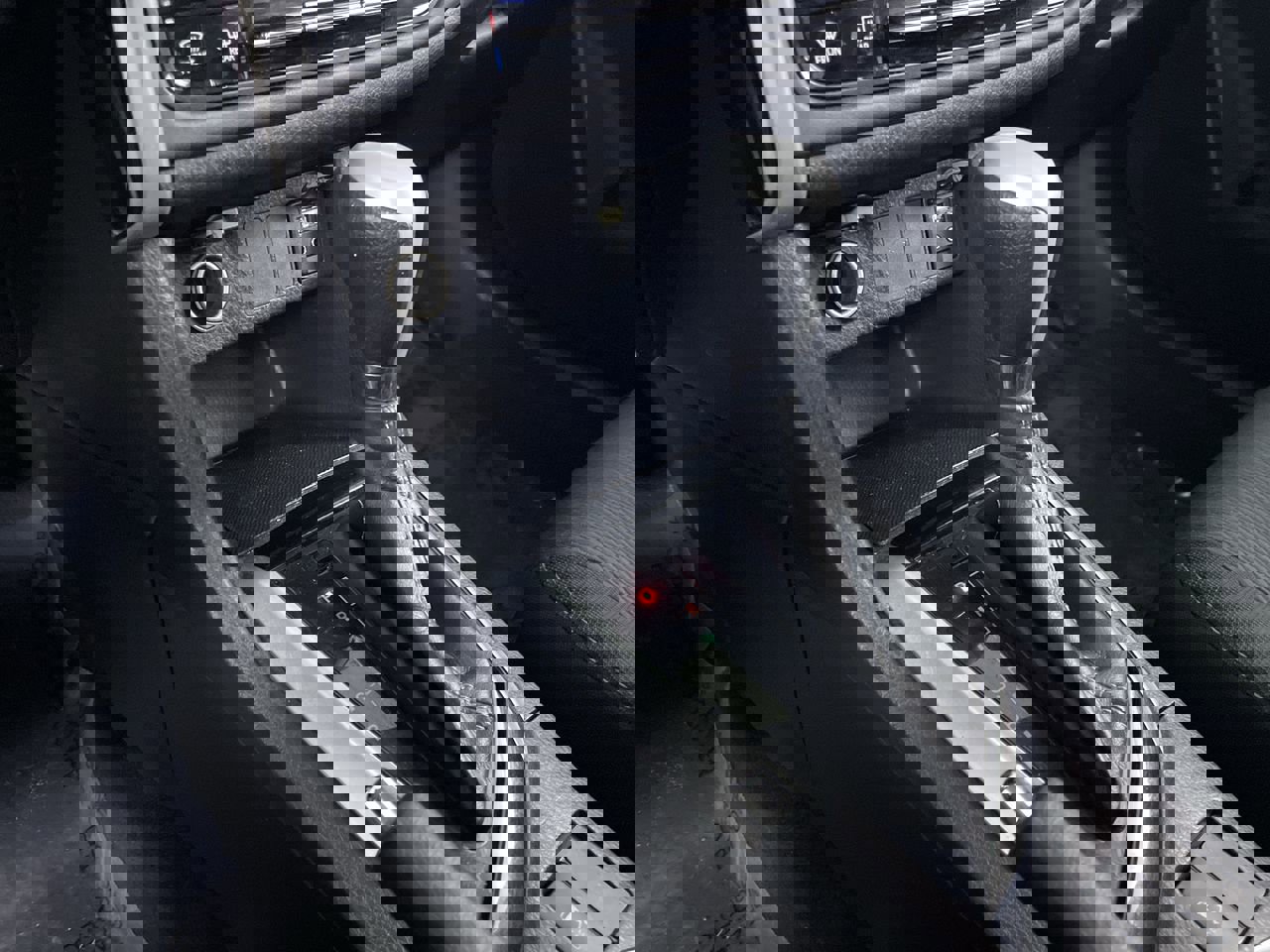 Used 2018 Toyota Corolla LE image 17