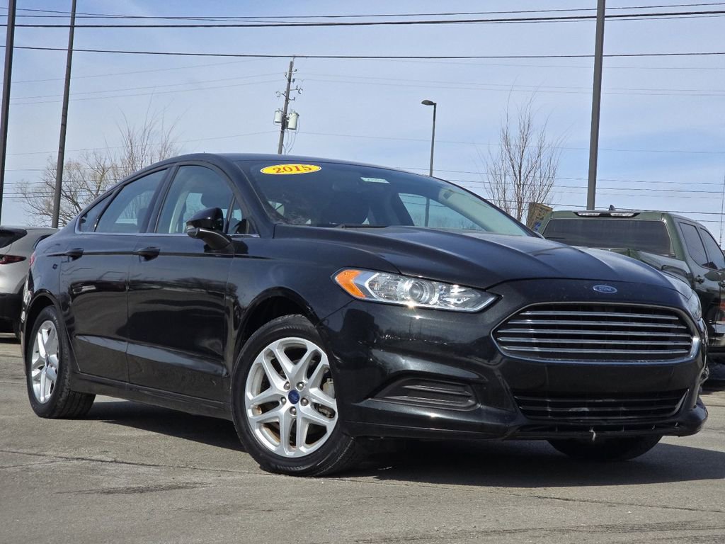 Used 2015 Ford Fusion SE image 1