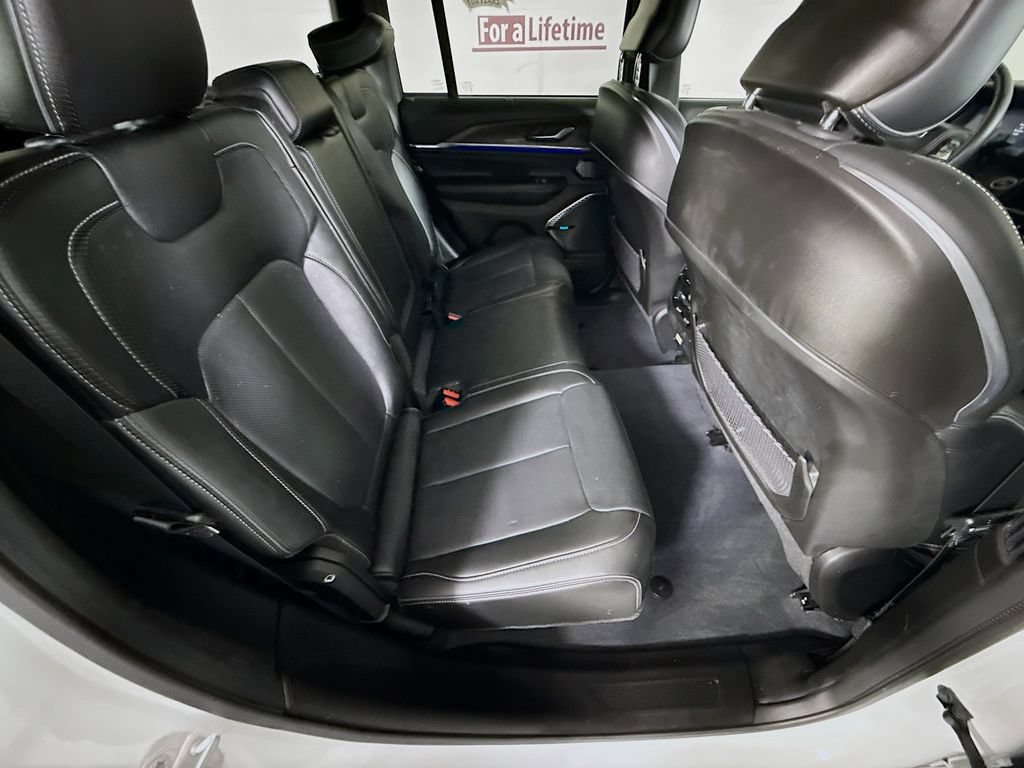 Used 2023 Jeep Grand Cherokee Overland w/ Advanced Protech Group III AWD/4WD image 33