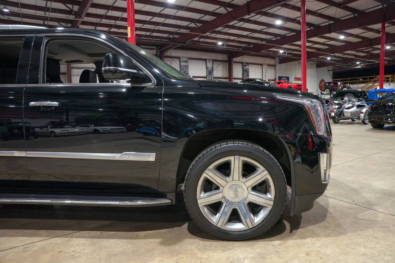 Used 2018 Cadillac Escalade ESV Luxury AWD/4WD image 10