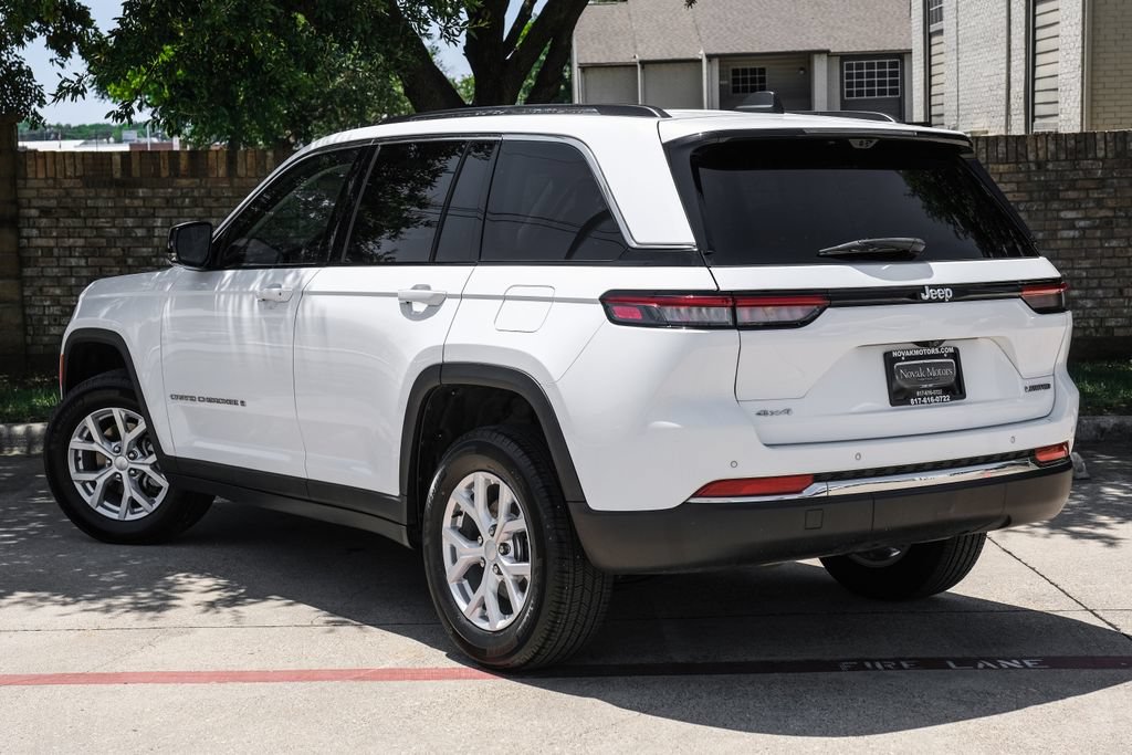 Used 2023 Jeep Grand Cherokee Limited w/ Luxury Tech Group II AWD/4WD image 19
