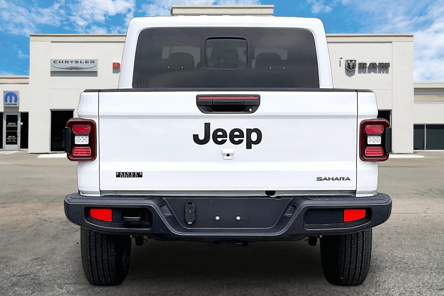New 2026 Jeep Gladiator Sahara image 4