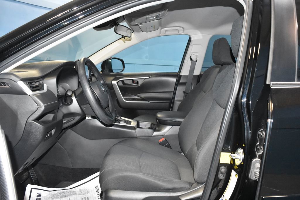 Used 2021 Toyota RAV4 LE image 6