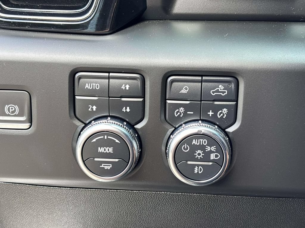 Used 2024 GMC Sierra 2500 AT4 w/ Technology Package AWD/4WD image 23