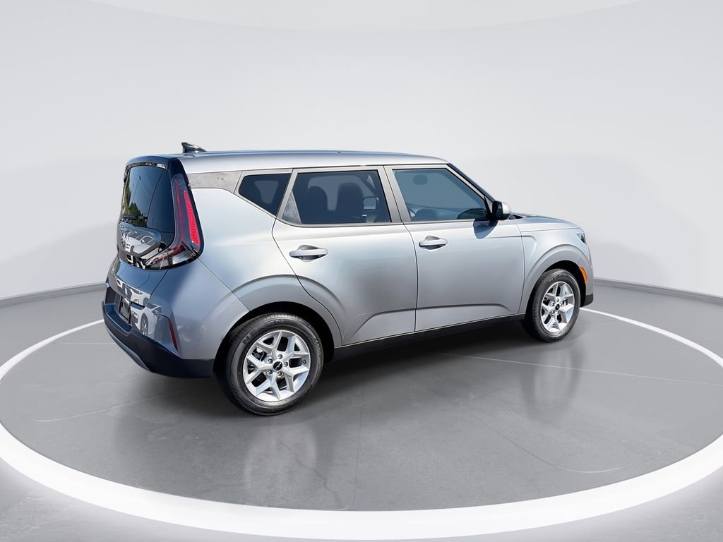 Used 2025 Kia Soul LX FWD image 8