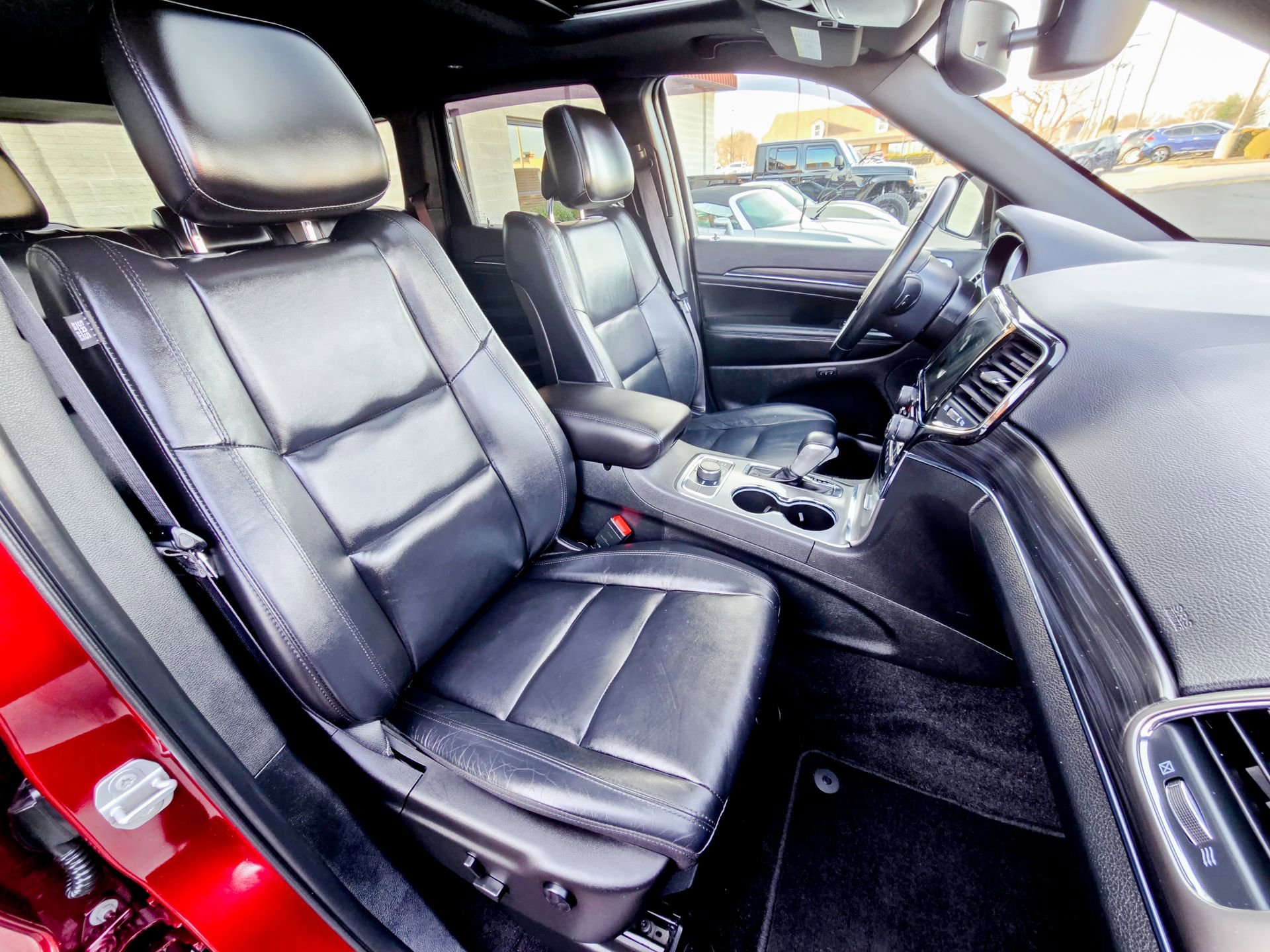 Used 2022 Jeep Grand Cherokee Limited image 32