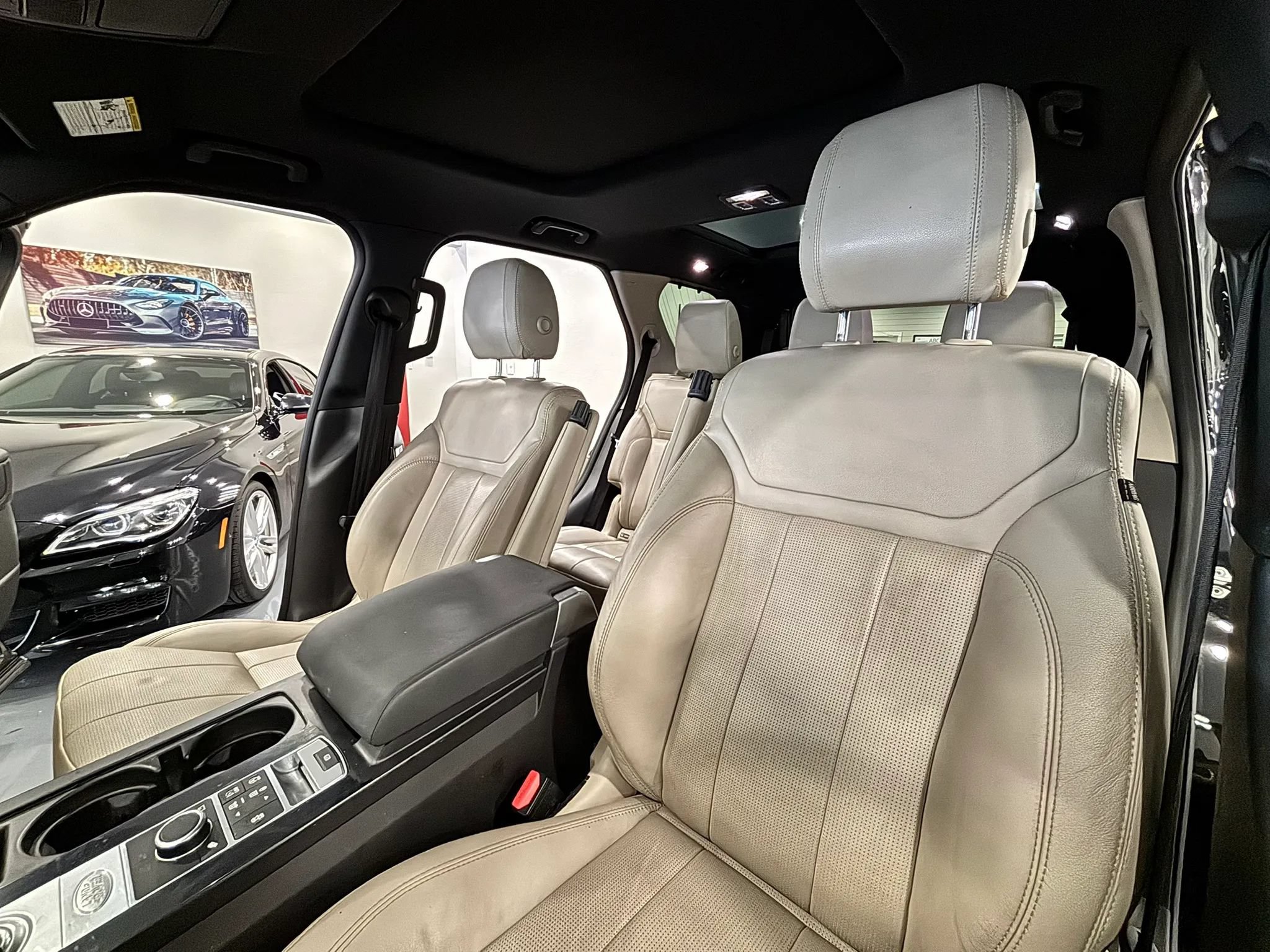 Used 2017 Land Rover Discovery SE AWD/4WD image 11