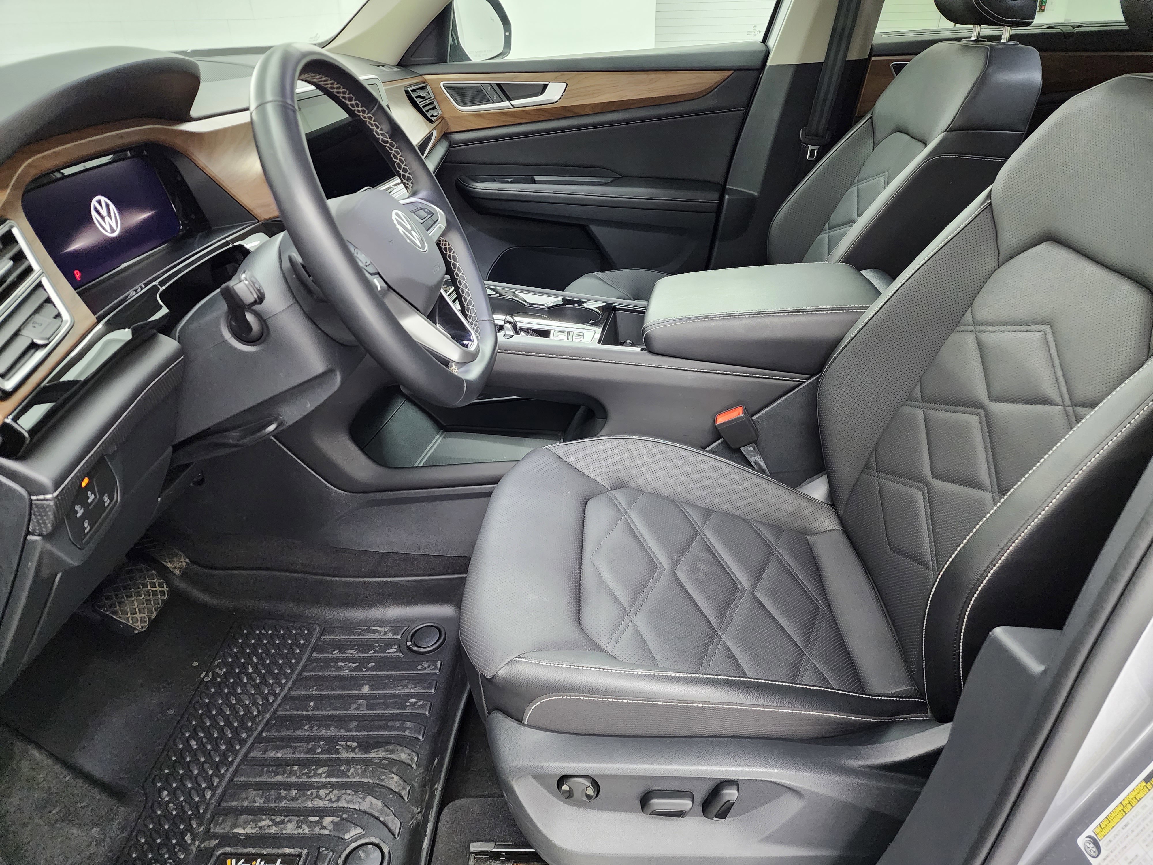 Used 2025 Volkswagen Atlas SE image 8