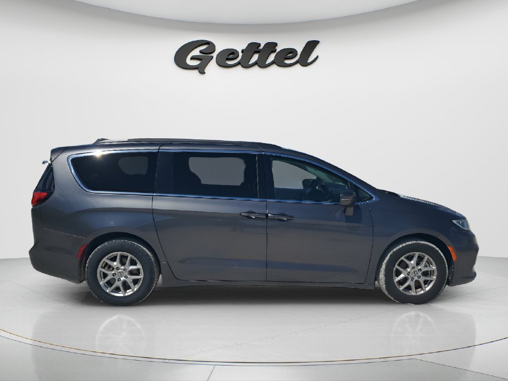 Used 2022 Chrysler Pacifica Touring-L FWD image 4